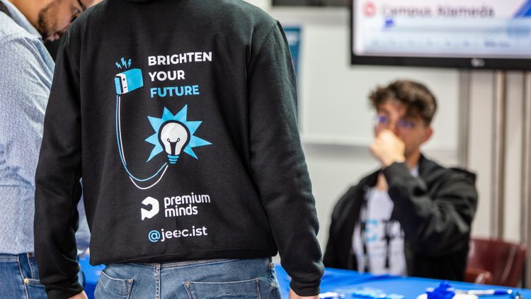 Electrical and Computer Engineering Seminars Series use gamification app as a guide to the future